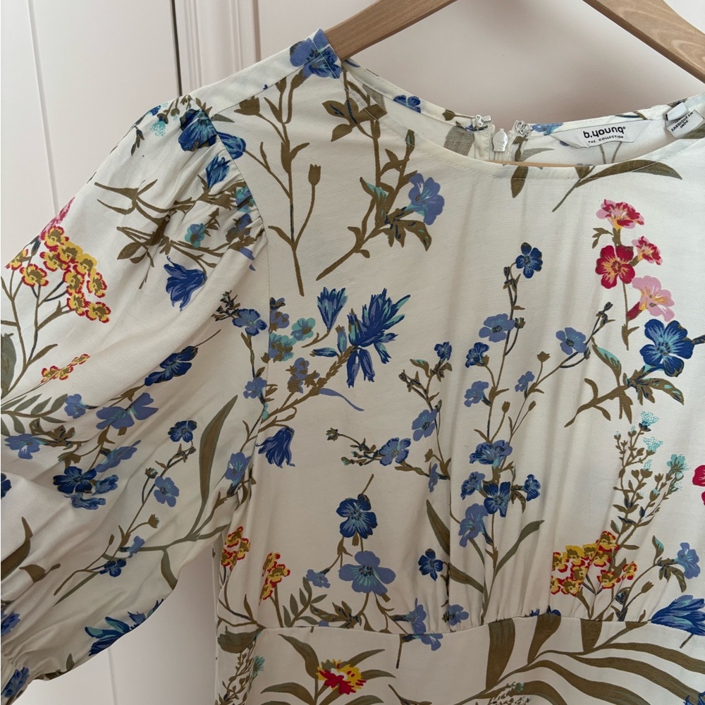 B. Young Marshmallow Floral Imilda Dress - Picture 8 of 9